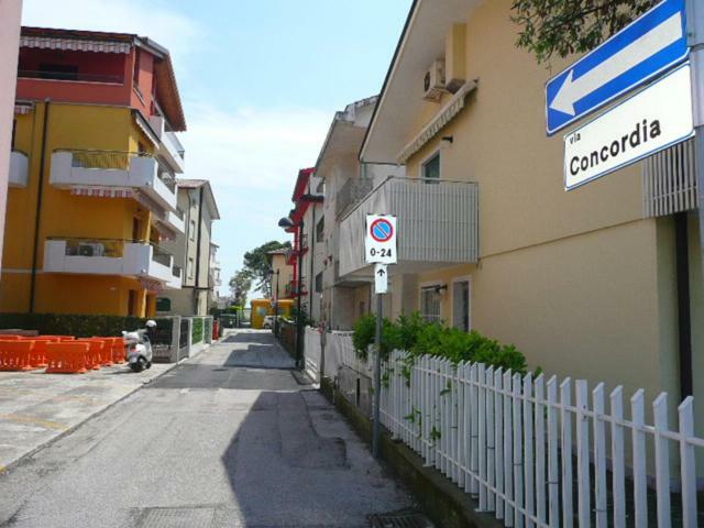 Corazza - Trilocale Piano Terra - Agenzia Cocal Lägenhet Caorle Exteriör bild